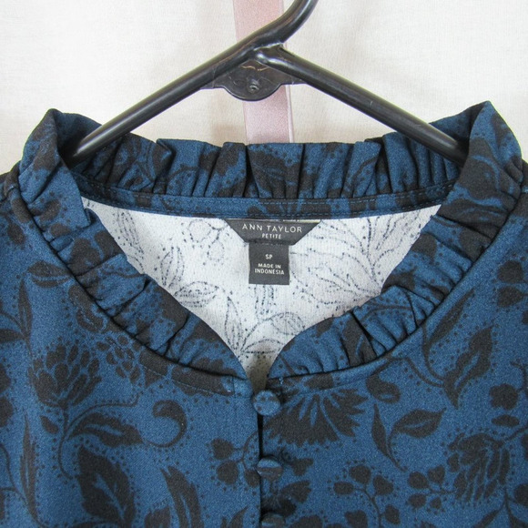 NWT Ann Taylor Petite Small Floral Ruffle Neck Top Midnight Spruce - Picture 4 of 8